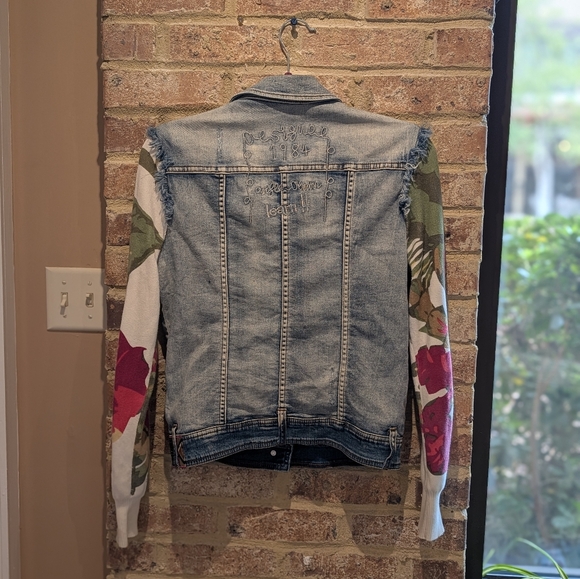 Desigual Embellished Light Wash Denim Jacket with Multicolor Floral Sleeves - Picture 7 of 9